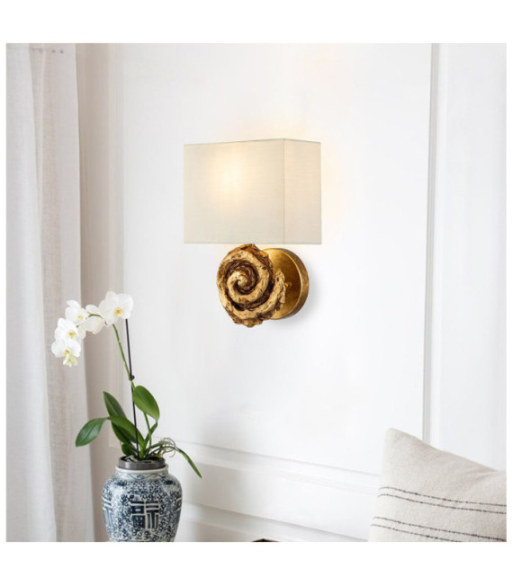 Lampada da parete Swirl. Paralume in lino, acciaio, resina foglia oro