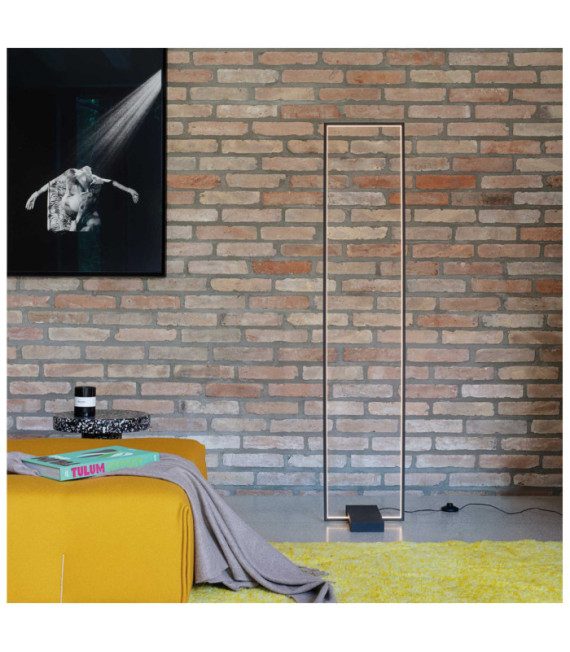 LED-Stehleuchte, Metallrahmen, schwarzer Kunststoff