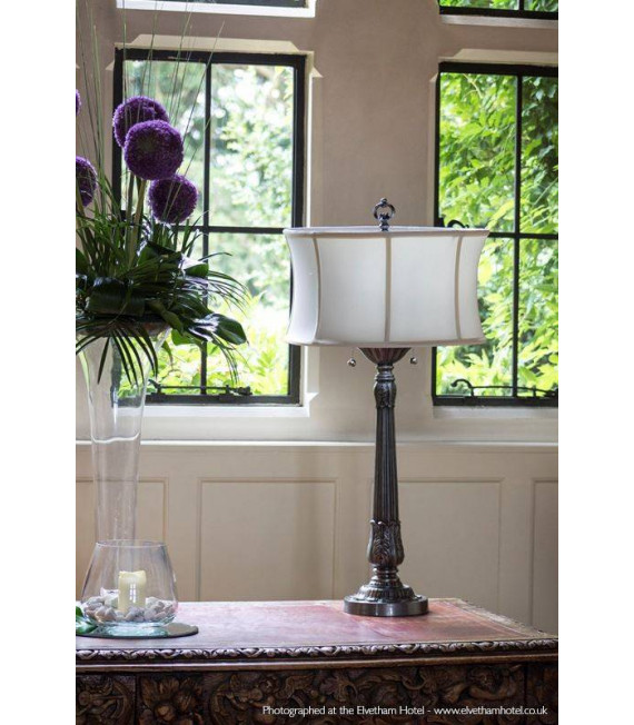 Hampton Lampe mit cremefarbenem Schirm